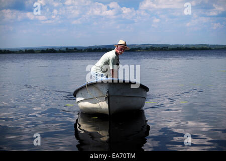 Mensch und Boot Lough Derg-Irland Stockfoto