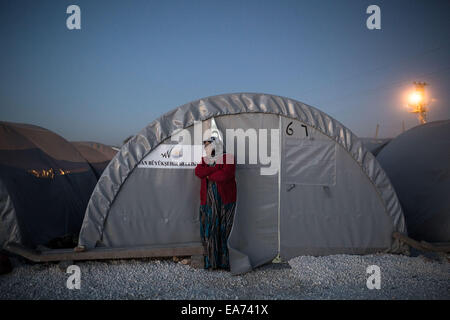 Suruc, Türkei. 7. November 2014. Abend in einem Flüchtlingslager in Suruc, Türkei am 7. November 2014. Bildnachweis: Konstantinos Tsakalidis/Alamy Live-Nachrichten Stockfoto