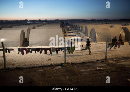 Suruc, Türkei. 7. November 2014. Abend in einem Flüchtlingslager in Suruc, Türkei am 7. November 2014. Bildnachweis: Konstantinos Tsakalidis/Alamy Live-Nachrichten Stockfoto