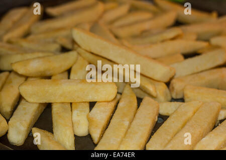 Gefroren-Chips auf der Dose gekocht werden warten. Stockfoto