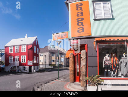 Straßenszene in der Innenstadt von Reykjavik, Island. Stockfoto