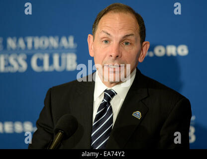 Washington, DC, USA. 7. November 2014. US-Außenministerin Veterans Affairs Robert A. McDonald spricht vor dem National Press Club in Washington. Bildnachweis: Chuck Myers/ZUMA Draht/Alamy Live-Nachrichten Stockfoto