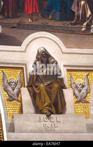 Innenansicht der monumentalen Pfarrkirche St. Mary, die der Himmelfahrt unserer Frau gewidmet ist, auch bekannt als Mosta Rotunda oder Mosta Dome - Malta. Stockfoto