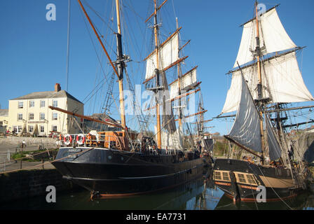 Kaskelot & Phoenix Großsegler in Charlestown Harbour Cornwall Stockfoto