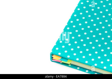 grüne Bücher mit Lesezeichen auf isoliert auf weißem Hintergrund Stockfoto