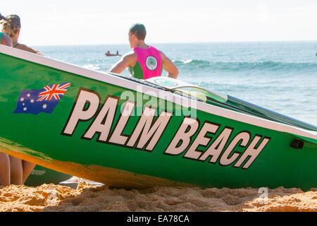 Sydney, Australien. November 2014. Am Bilgola Beach beginnt der Sommer-Surfbootrennwettbewerb zwischen Surfclubs an den nördlichen Stränden Sydneys. Sydney Australien Kredit: martin Berry/Alamy Live News Stockfoto