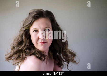 Studioportrait Brünette mittleren Erwachsenenalter Frau Stockfoto