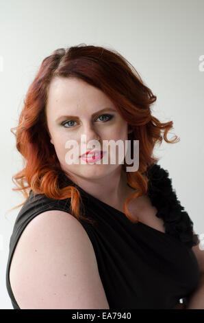 Studio-Porträt der Gingerhead junge Frau Stockfoto