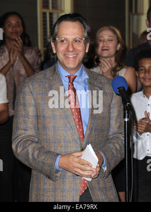 Los Angeles, Kalifornien, USA. 7. November 2014. bei der "Elternschaft '' 100. Episode Kuchen schneiden Feier am 7. November 2014 in den Universal Studios in Universal City, Kalifornien statt. 2014-Credit: D. Long/Globe Fotos/ZUMA Draht/Alamy Live-Nachrichten Stockfoto