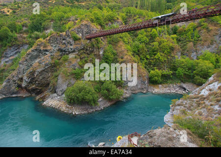 Kawarau Bridge in der Nähe von Queenstown. Kommerziellen Bungy Jumping entstand hier im Jahr 1988 und machen jedes Jahr zig Tausende 43 mete Stockfoto