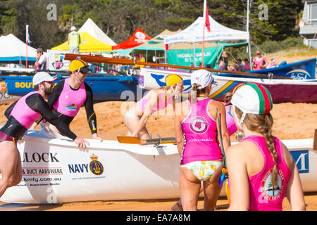 Sydney, Australien. 8. November 2014. Sommer-Classics Renn-Wettbewerb unter Surfclubs befindet sich auf Sydneys Nordstrände beginnt am Bilgola Beach. Australien-Credit: Martin Beere/Alamy Live News Stockfoto