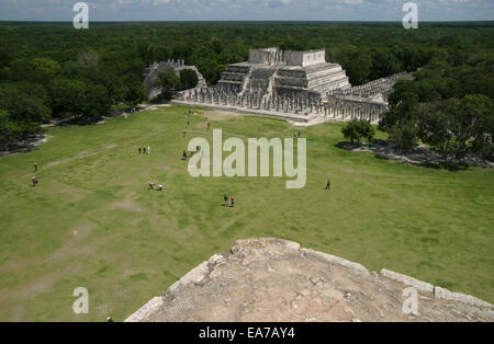 Luftaufnahme des Tempels der Krieger in Chichen Itza Ruinen an der Riviera Maya, Halbinsel Yucatan, Mexiko Stockfoto