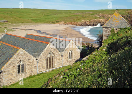 15. Jahrhundert Kirche von St Winwaloe Gunwalloe Kirche Cove Helston The Lizard Cornwall Stockfoto