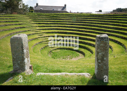 Gwennap Grube John Wesley Methodist grasbewachsenen Open-Air Amphitheater Redruth Kerrier Cornwall South West England UK die beiden Stein-Pille Stockfoto