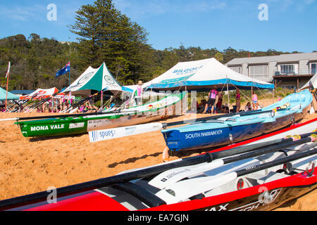 Am bilgola Strand sydney beginnen die 14/15 Surf Club Surf Rettungsbootrennen für die Sommersaison, Sydney, NSW, Australien Stockfoto