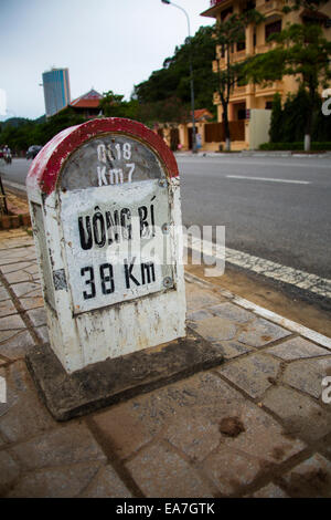 Road-Marker in Halong Bucht, Vietnam Stockfoto