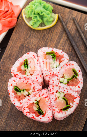 Blume machte der Sushi-Rolle. Stockfoto