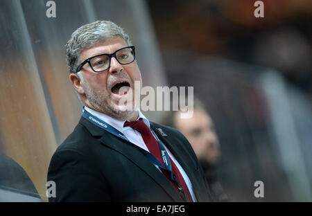 München, Deutschland. 7. November 2014. Deutschlands Trainer Pat Cortina während im DFB-Pokal Spiel für Eis-Hockey zwischen Deutschland und der Schweiz im Olympia-Eisstadion in München, 7. November 2014. Foto: ANDREAS GEBERT/Dpa/Alamy Live-Nachrichten Stockfoto