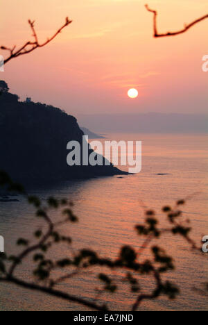 Sonnenaufgang über St. Austell Bay von oben Charlestown Harbour St Austell Restormel Mitte Cornwall Südwest-England UK Stockfoto