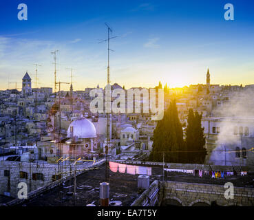 Dächer der christlichen Viertel in der Altstadt am Sonnenuntergang Jerusalem Israel Stockfoto