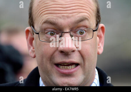 Rochester, Großbritannien. 8. November 2014. Mark Reckless, ehemalige konservative Wartungstafel und UKIP Kandidaten vor der Nachwahl am 20. November. Stockfoto