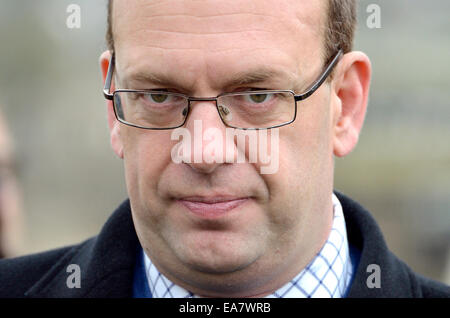 Rochester, Großbritannien. 8. November 2014. Mark Reckless, ehemalige konservative Wartungstafel und UKIP Kandidaten vor der Nachwahl am 20. November. Stockfoto