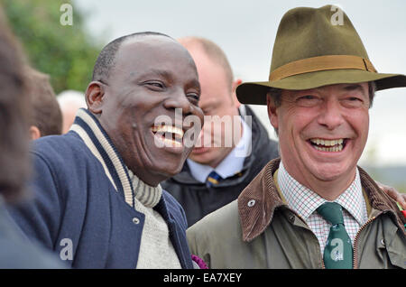 Rochester, Großbritannien. 8. November 2014. Nigel Farage kehrt nach Rochester zum siebten Mal, Mark Reckless vor der Nachwahl am 20. November zu unterstützen. Stockfoto