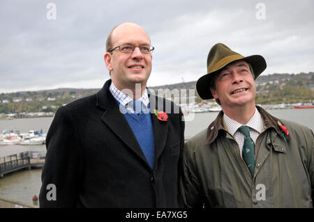 Rochester, Großbritannien. 8. November 2014. Nigel Farage kehrt nach Rochester zum siebten Mal, Mark Reckless vor der Nachwahl am 20. November zu unterstützen. Stockfoto