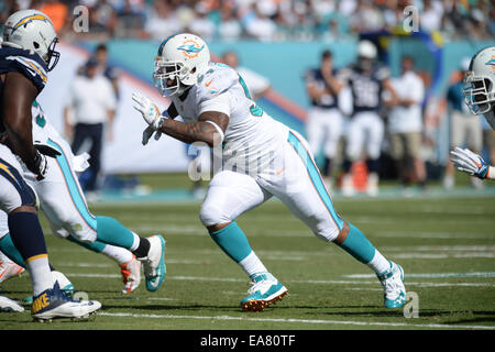 Miami Gardens, FL, USA. 2. November 2014. Randy Starks #94 von Miami in Aktion während der NFL Football-Spiel zwischen den Miami Dolphins und den San Diego Chargers im Sun Life Stadium in Miami Gardens FL. Die Delphine besiegte die Ladegeräte 37-0. © Csm/Alamy Live-Nachrichten Stockfoto