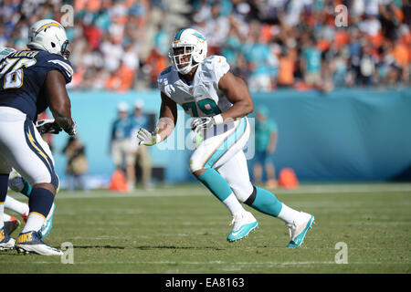 Miami Gardens, FL, USA. 2. November 2014. Derrick Shelby #79 von Miami in Aktion während der NFL Football-Spiel zwischen den Miami Dolphins und den San Diego Chargers im Sun Life Stadium in Miami Gardens FL. Die Delphine besiegte die Ladegeräte 37-0. © Csm/Alamy Live-Nachrichten Stockfoto