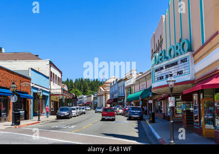 Mill Street in die alte Goldbergbau Stadt von Grass Valley, Nevada County, Gold Land im Norden, Kalifornien, USA Stockfoto