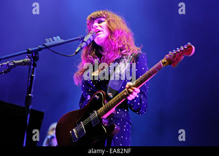 BARCELONA - 23 Mai: The Postal Service, amerikanische elektronische Musikgruppe führt bei Heineken Primavera Sound Festival 2013. Stockfoto