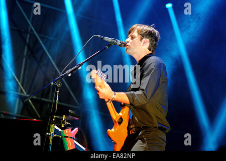 BARCELONA - 23 Mai: The Postal Service, amerikanische elektronische Musikgruppe führt bei Heineken Primavera Sound Festival 2013. Stockfoto