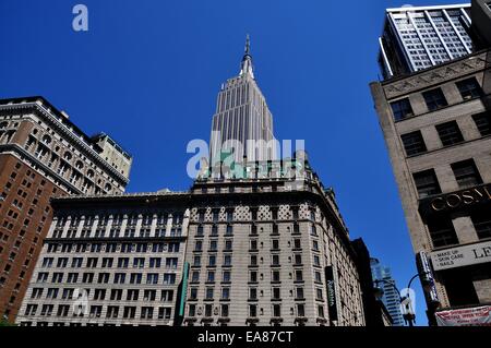 NYC: 102 Geschichte 1931 Art-Deco-Empire State Building überragt Hotels und Büros im Herald Square Stockfoto