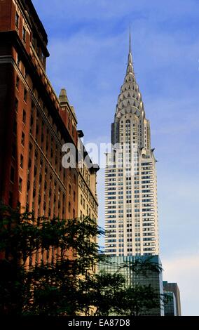 NYC: Blick auf das Wahrzeichen Art-deco-1931 Chrysler Building auf der East 42nd Street Stockfoto