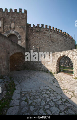 Lauro (Avellino, Italien) - baute die imposante zugänglich Burg im 11. Jahrhundert in schöner Panoramalage Stockfoto