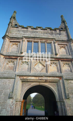 Nahaufnahme des Torhauses im Lanhydrock Gärten Bodmin North Cornwall South West England UK Stockfoto