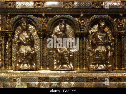Der Karlsschrein des Heiligtums von Karl dem großen (1215) im Aachener Dom, Nordrhein-Westfalen, Deutschland. Stockfoto
