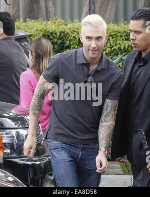 Besetzung von der Stimme Gast auf Extra mit: Adam Levine wo: Universal City, Kalifornien, USA bei: 6. Mai 2014 Stockfoto