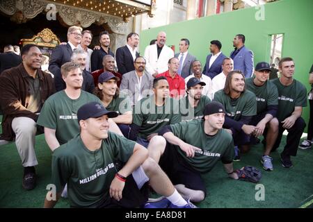 Prominente besuchen Disneys "Millionen-Dollar-Arm" Welt-Premiere im El Capitan Theatre in Hollywood.  Mitwirkende: Atmosphäre wo: Los Angeles, California, Vereinigte Staaten von Amerika bei: 6. Mai 2014 Stockfoto