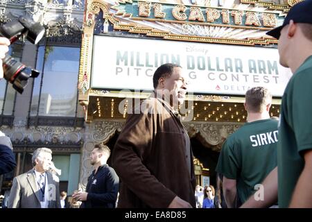 Prominente besuchen Disneys "Millionen-Dollar-Arm" Welt-Premiere im El Capitan Theatre in Hollywood.  Mitwirkende: Atmosphäre wo: Los Angeles, California, Vereinigte Staaten von Amerika bei: 6. Mai 2014 Stockfoto