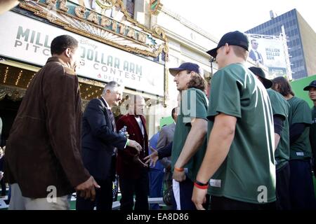 Prominente besuchen Disneys "Millionen-Dollar-Arm" Welt-Premiere im El Capitan Theatre in Hollywood.  Mitwirkende: Atmosphäre wo: Los Angeles, California, Vereinigte Staaten von Amerika bei: 6. Mai 2014 Stockfoto