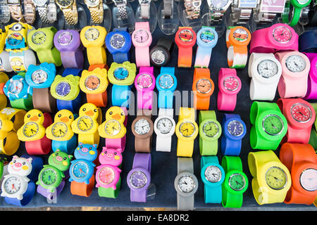 Fake, gefälschte Billig, Schnäppchen, Waren, gemeinhin bei chatuchak, Markt, Wochenende, Bangkok, Thailand, Asien verkauft, Stockfoto