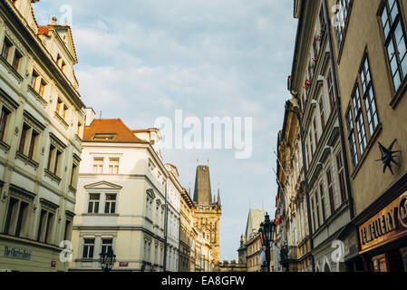 Ein Blick auf die weniger Altstädter Brückenturm in Prag, Tschechische Republik Stockfoto