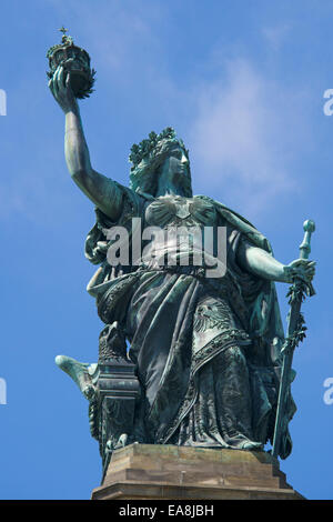 Statue der Germania Niederwalddenkmal oder Niederwald Denkmal Hessen Deutschland Stockfoto