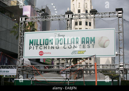 Prominente besuchen Disneys "Millionen-Dollar-Arm" Welt-Premiere im El Capitain Theatre in Hollywood.  Mitwirkende: Atmosphäre wo: Los Angeles, California, Vereinigte Staaten von Amerika bei: 6. Mai 2014 Stockfoto