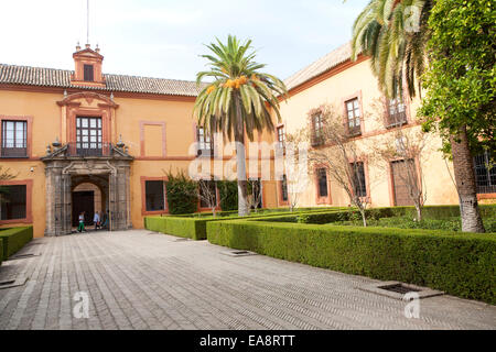 Patio del Crucero und Palast von König Carlos dem fünften, Alcazar Paläste, Sevilla, Spanien Stockfoto