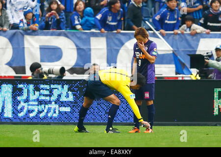 Saitama, Japan. 8. November 2014. Schiedsrichter/Fußball: 2014 J.League Yamazaki Nabisco Cup-Finale match zwischen Sanfrecce Hiroshima 2-3 Gamba Osaka im Saitama Stadium 2002 in Saitama, Japan. Bildnachweis: AFLO SPORT/Alamy Live-Nachrichten Stockfoto