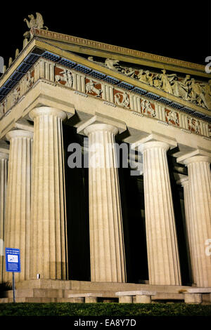 Der Parthenon im Centennial Park in der Nacht in Nashville Tennessee Stockfoto