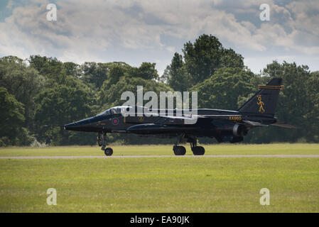 Cosford, UK - 8. Juni 2014: RAF Jaguar Kampfflugzeuge auf RAF Cosford Airshow zu sehen. Stockfoto
